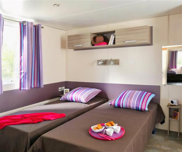 bedroom single beds Cottage Life 4/5 people - 32m² Camping La Roseraie