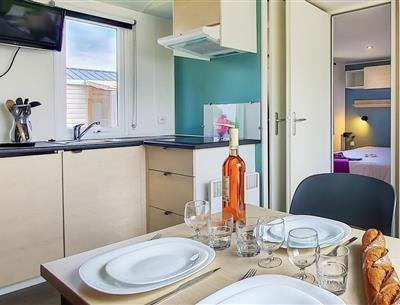 Cottage Pacifique - Kitchen - Campsite La Roseraie *** La Baule