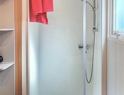 Bathroom with toilet - Cottage Duo - Campsite La Roseraie **** La Baule