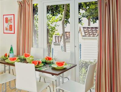 Kitchen - Mobile home family 6 people Camping La Roseraie La Baule