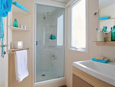 bathroom - Mobile home family 6 people Camping La Roseraie La Baule