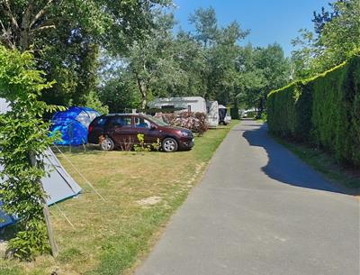 driveways of the Roseraie campsite