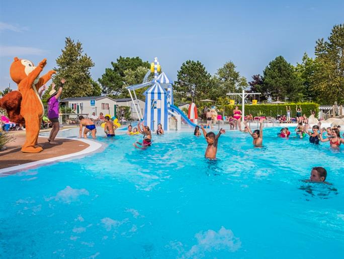 Aquagym lesson with Mascot