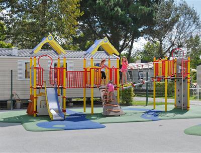 multi-activity field camping la roseraie 
